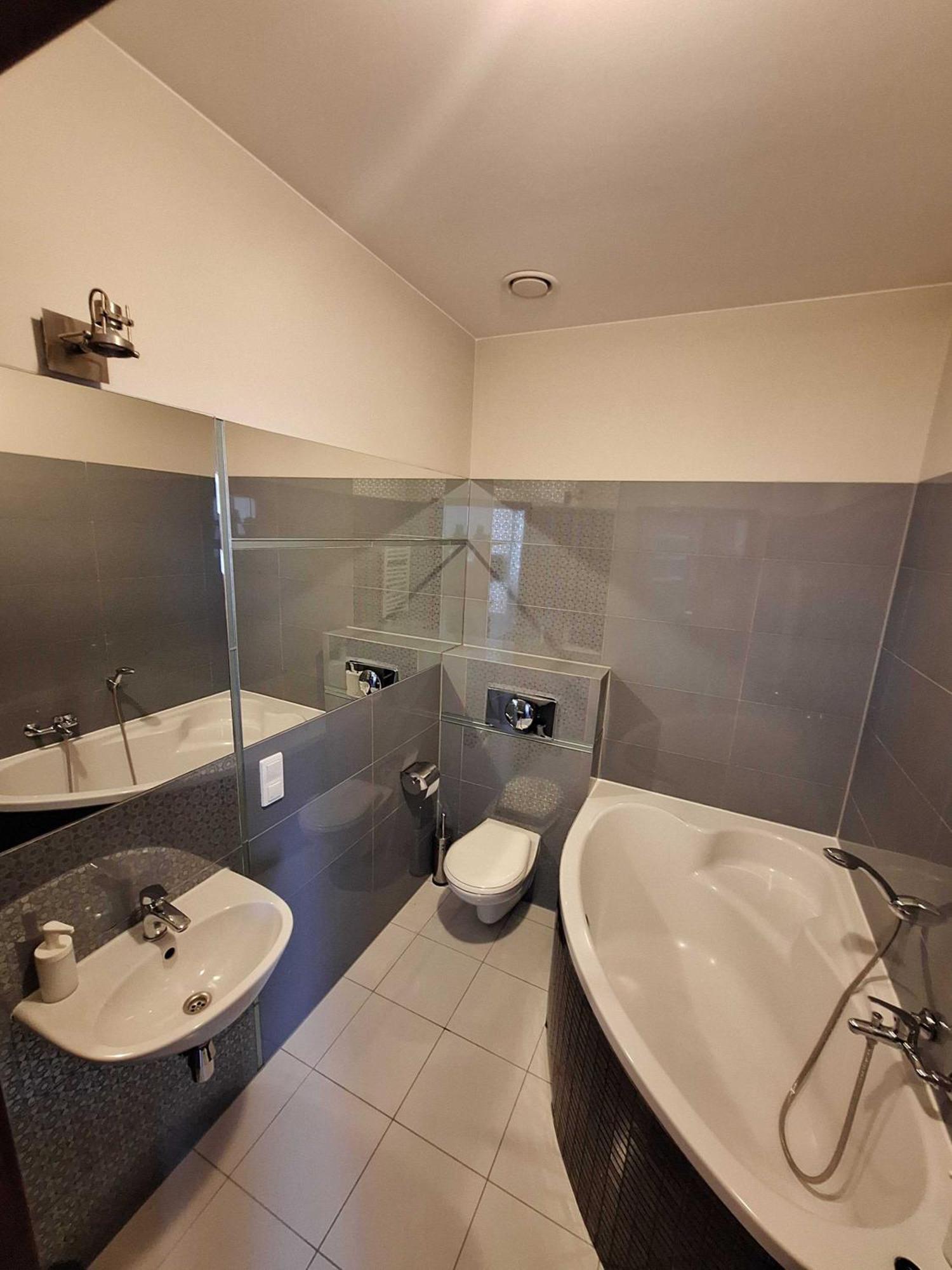Adler Bed&Breakfast Apartment Lodz  Ngoại thất bức ảnh