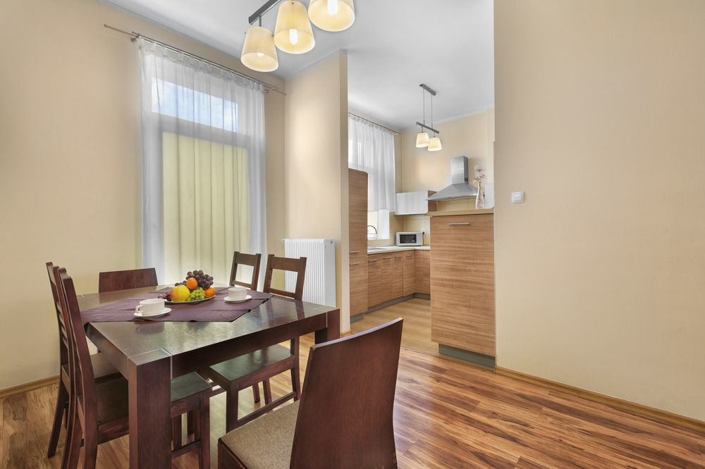 Adler Bed&Breakfast Apartment Lodz  Ngoại thất bức ảnh
